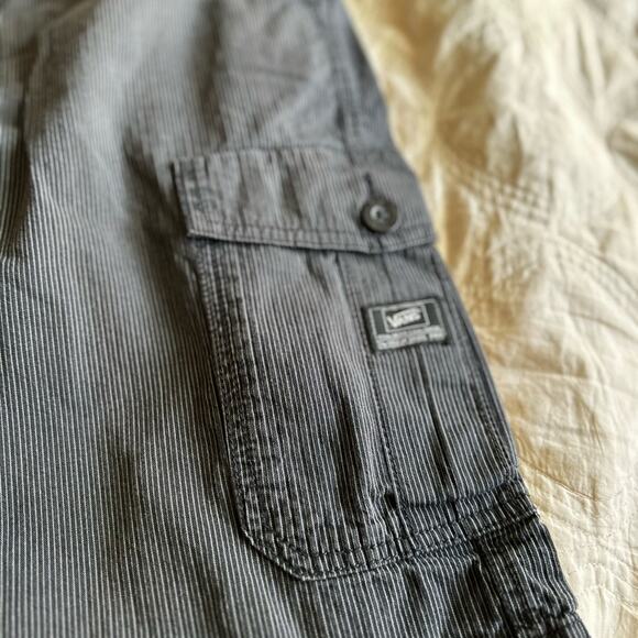 CLOSET CLEAR OUT!  Vintage VANS Men's Gray Pinstripe Cargo Shorts - Picture 2 of 3